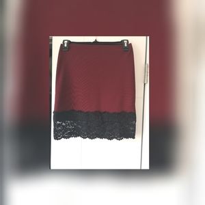 Mini skirt with lace.